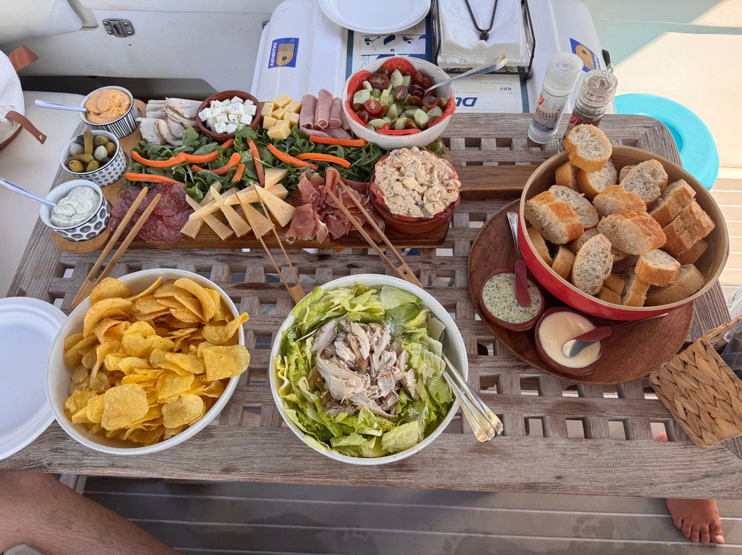 Hayes Charters-卡拉多尔必去景点