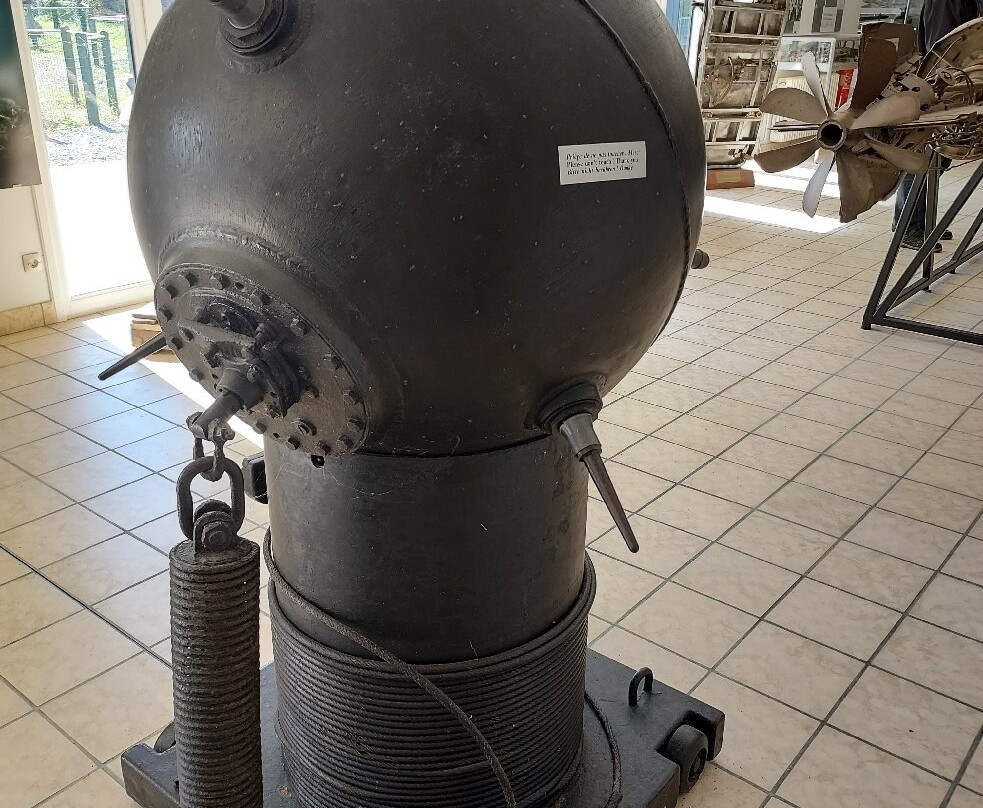 Musée des Epaves Sous-Marines du Débarquement-Port-en-Bessin-Huppain必去景点