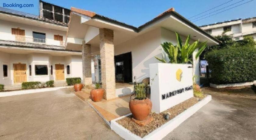 Mark Four Place Hotel