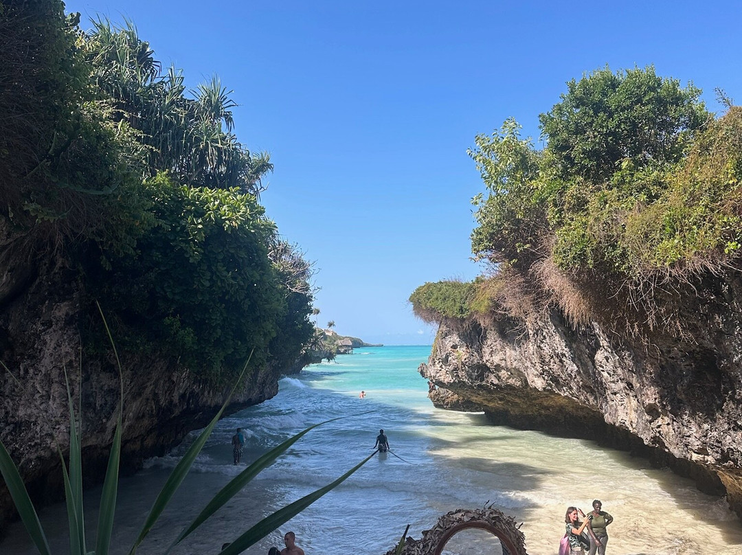 EXPLORER TOURS AND SAFARIS-乌罗阿必去景点