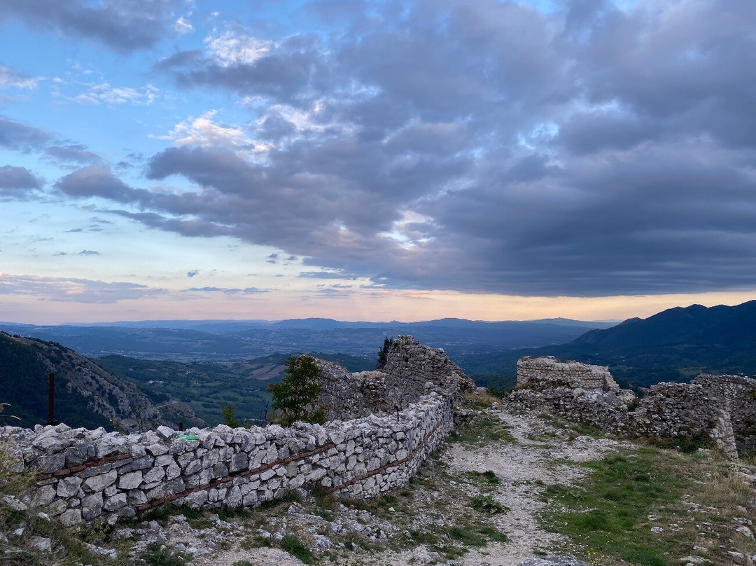Castello di Roccamandolfi-Roccamandolfi必去景点