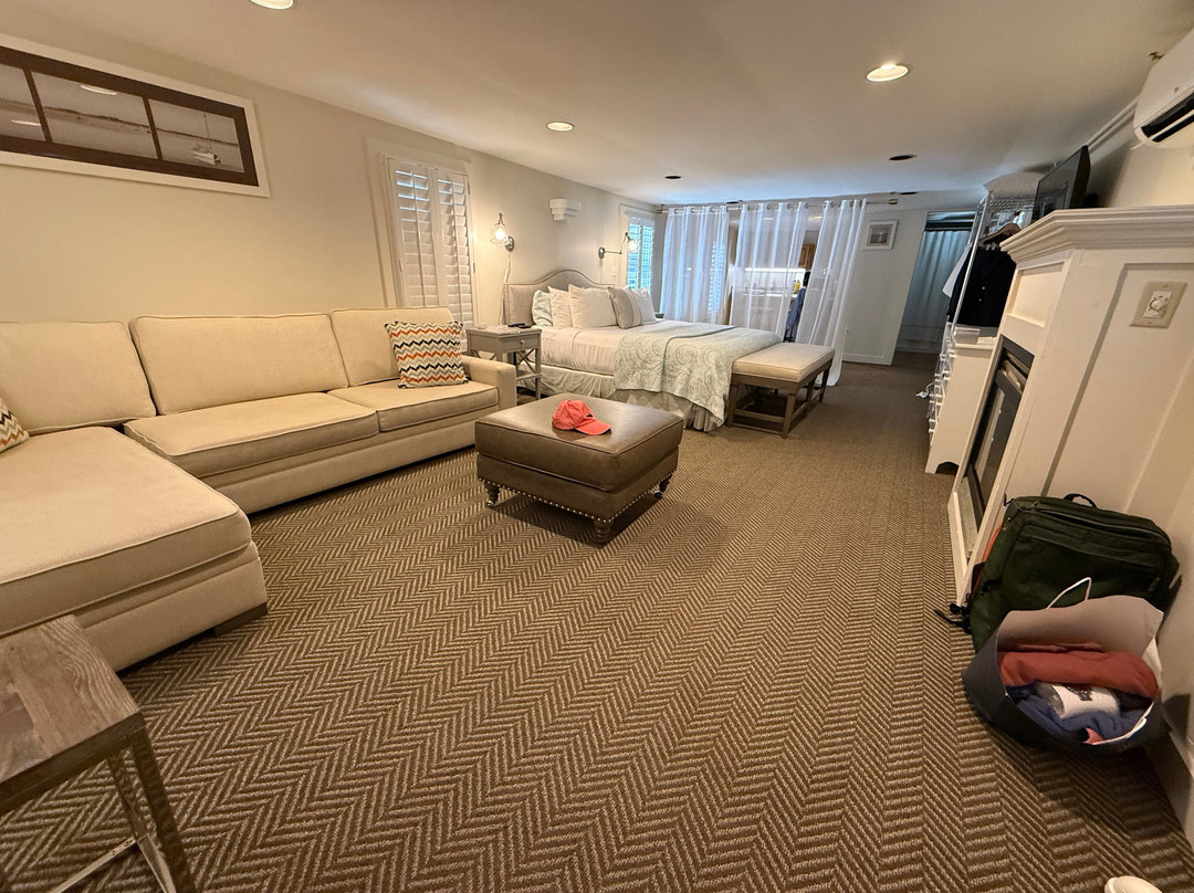 Vineyard Square Hotel & Suites主图