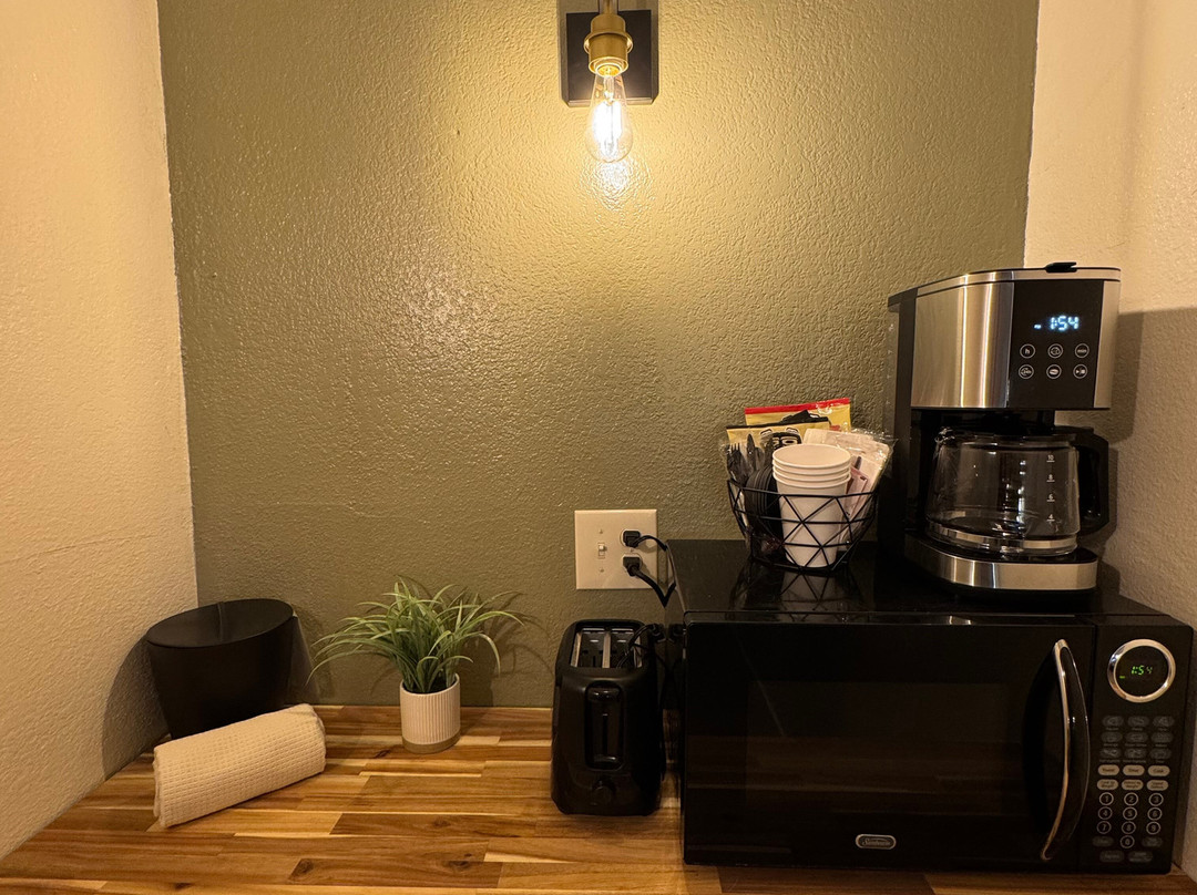 Pioneer Boutique Motel主图