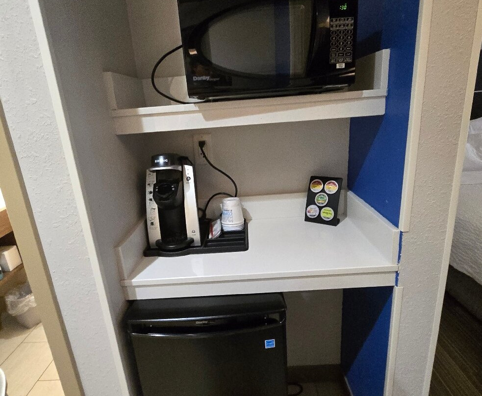 Holiday Inn Express & Suites Commerce By IHG主图