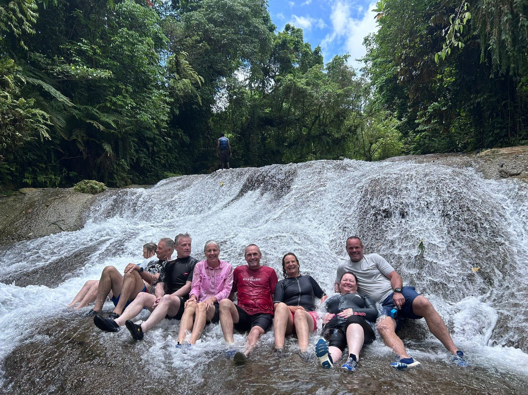 Santo Heritage Tours-卢甘维尔必去景点