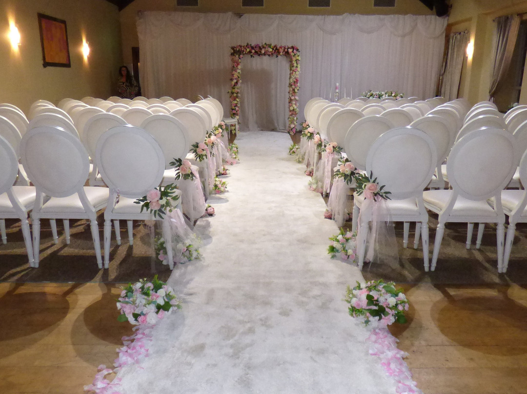 卡文水晶酒店主图