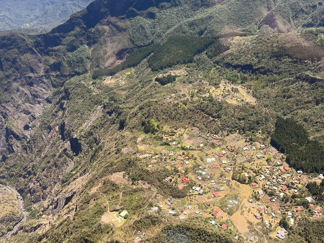 Corail Helicopteres-留尼旺圣皮耶必去景点