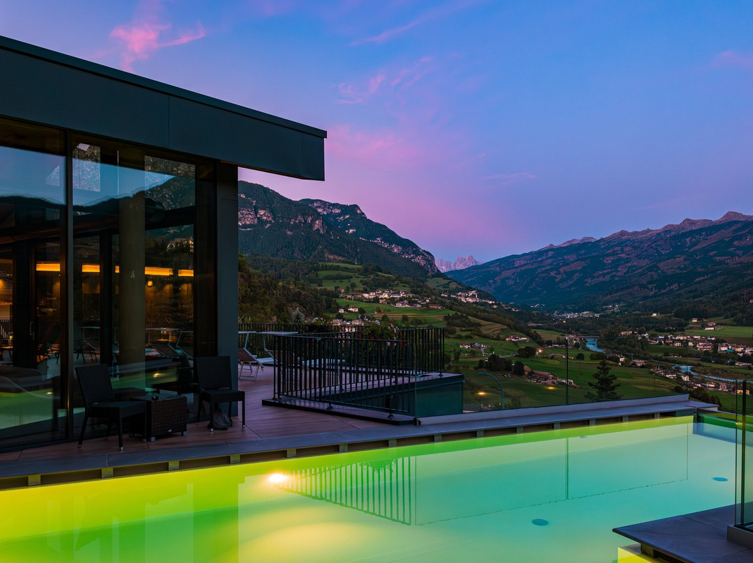 拉罗卡西亚酒店主图