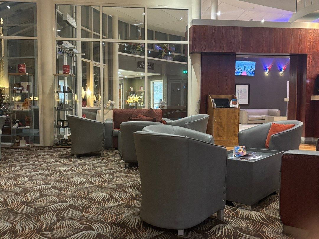 阿罗那酒店主图