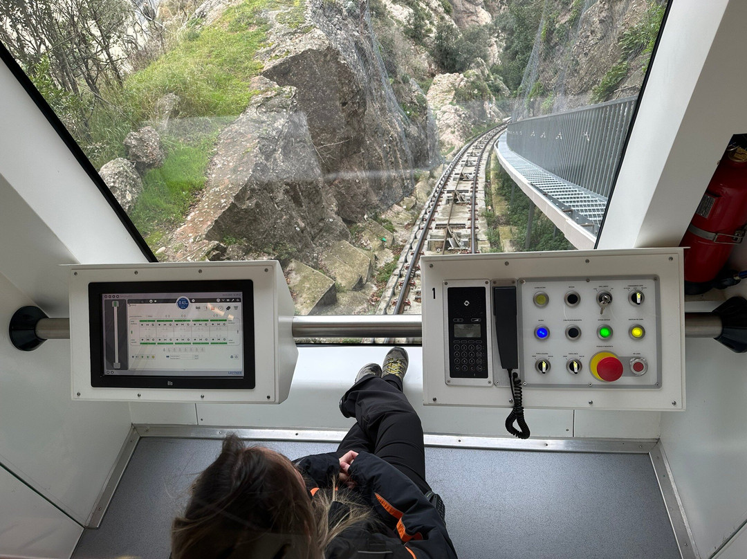 Funicular De La Santa Cova-蒙特塞拉特必去景点