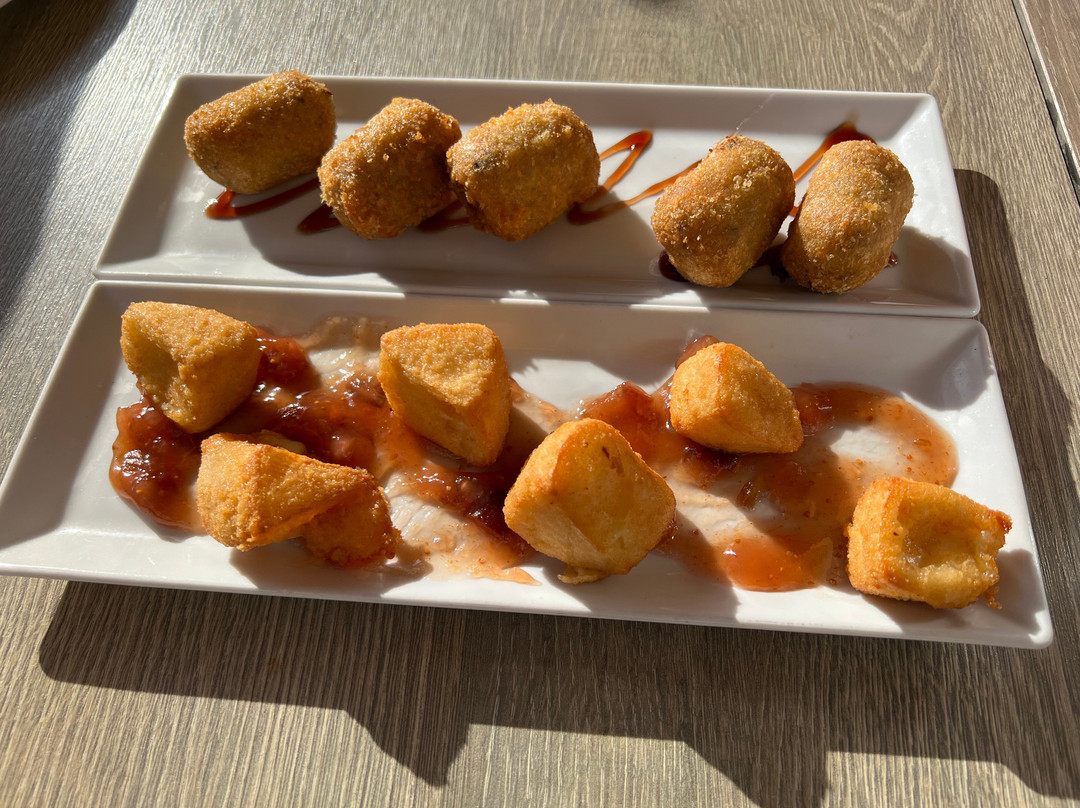 Los Cipreses De La Casa Inglesa