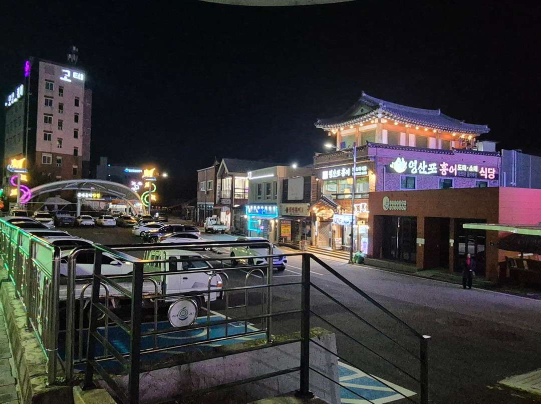 Yeongsanpo Hongeo  Street-罗州市必去景点