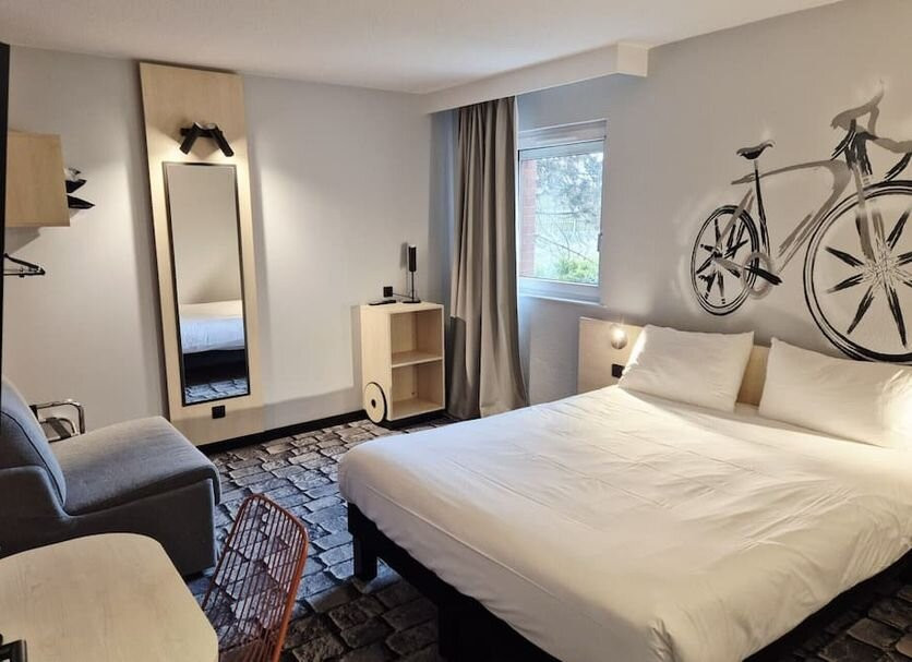 摩尔菲酒店主图