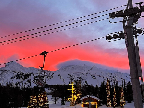 阳光山峦小屋主图