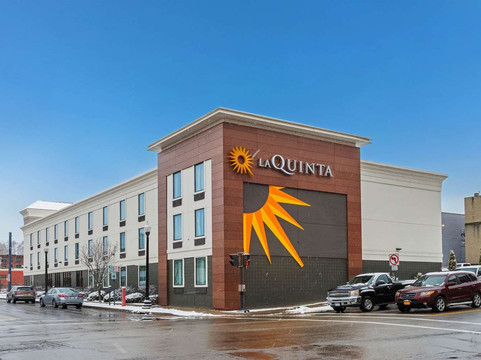 詹姆斯敦拉昆塔温德姆套房酒店主图