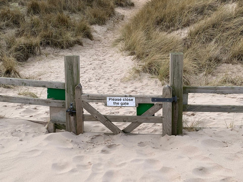 Ross Back Sands Beach-班堡必去景点