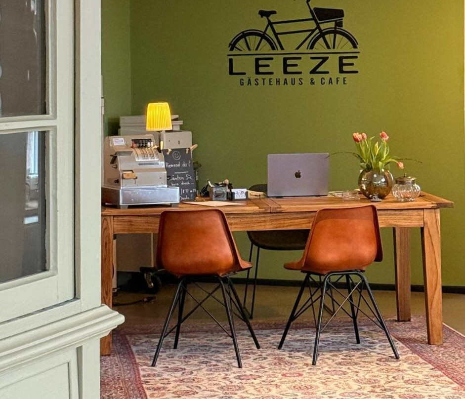 Fussgoenheim酒店住宿-Gastehaus & Cafe Leeze