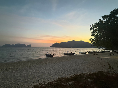 天堂度假村-皮皮岛主图