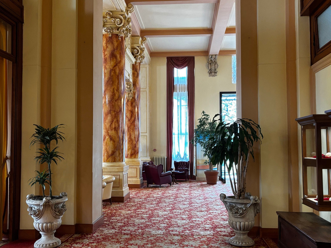 瓦雷泽皇宫大酒店主图