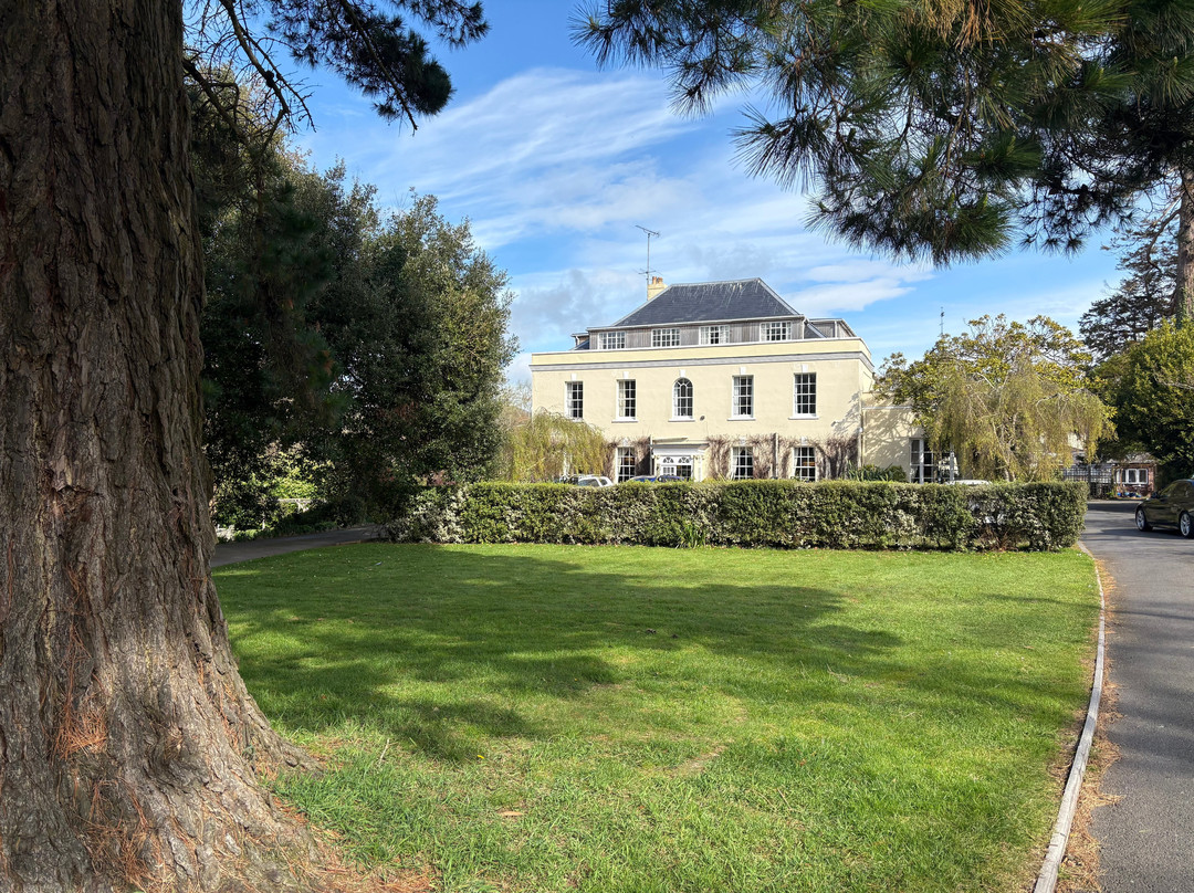 猎人月亮酒店主图