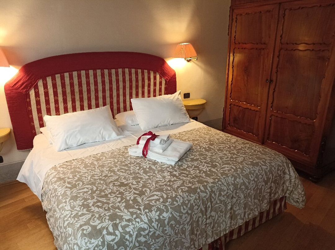 布斯德拉齐德伊柏卡广场酒店主图