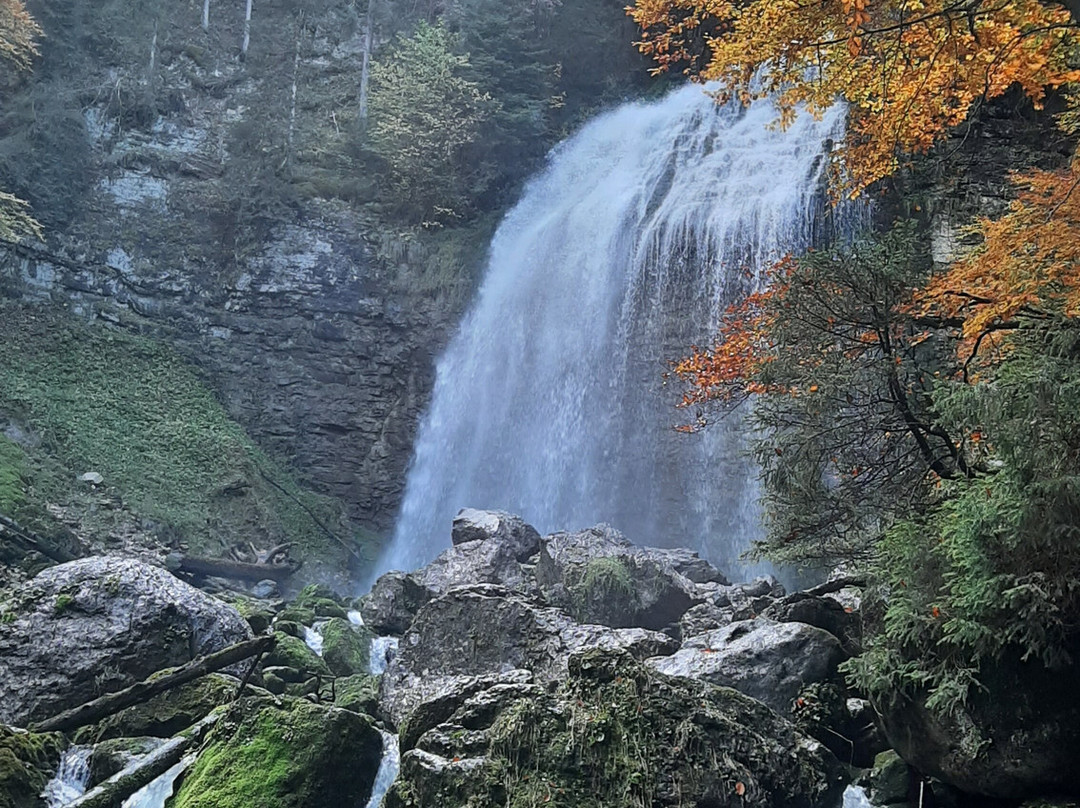 Site Naturel du Cirque de Saint-Même-Saint-Pierre-d'Entremont必去景点