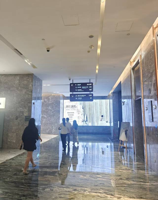 南宁中心永恒皇冠假日酒店主图