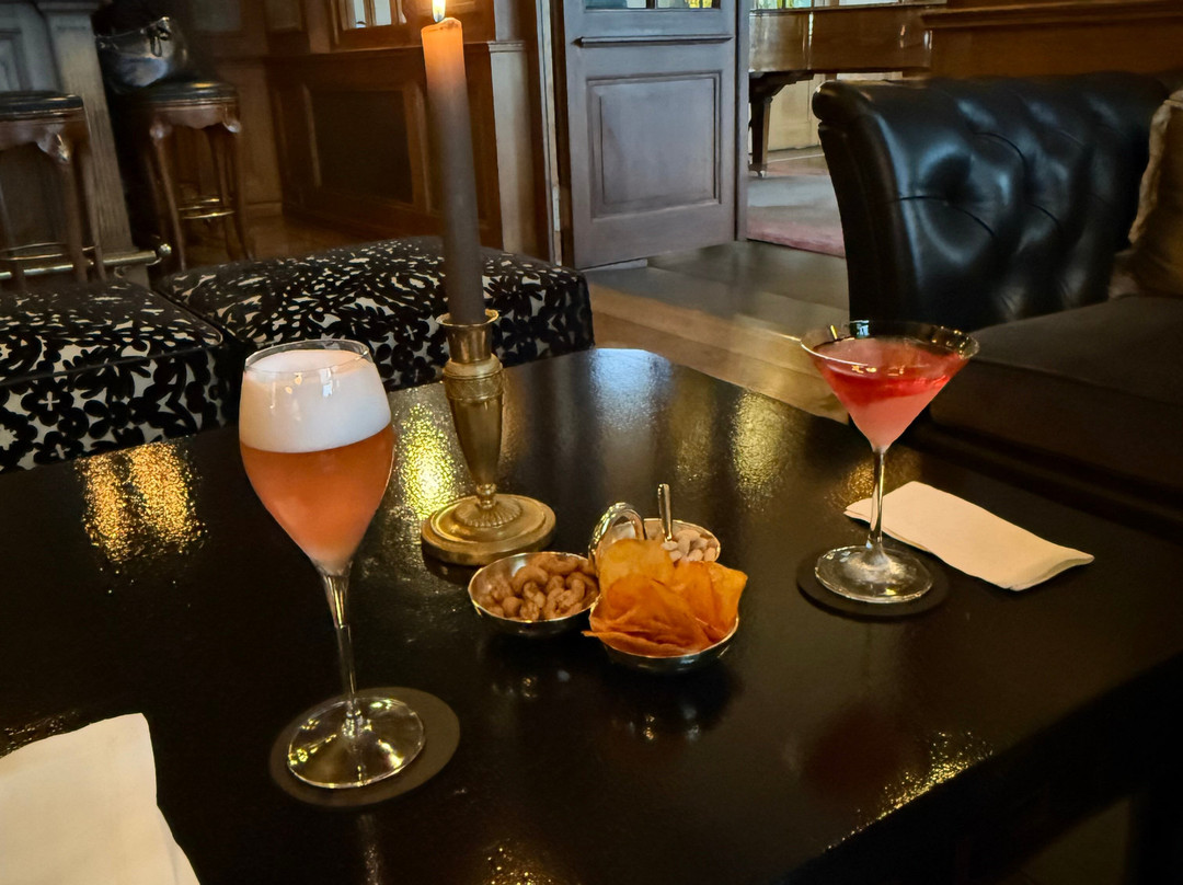 莱斯三皇大酒店主图