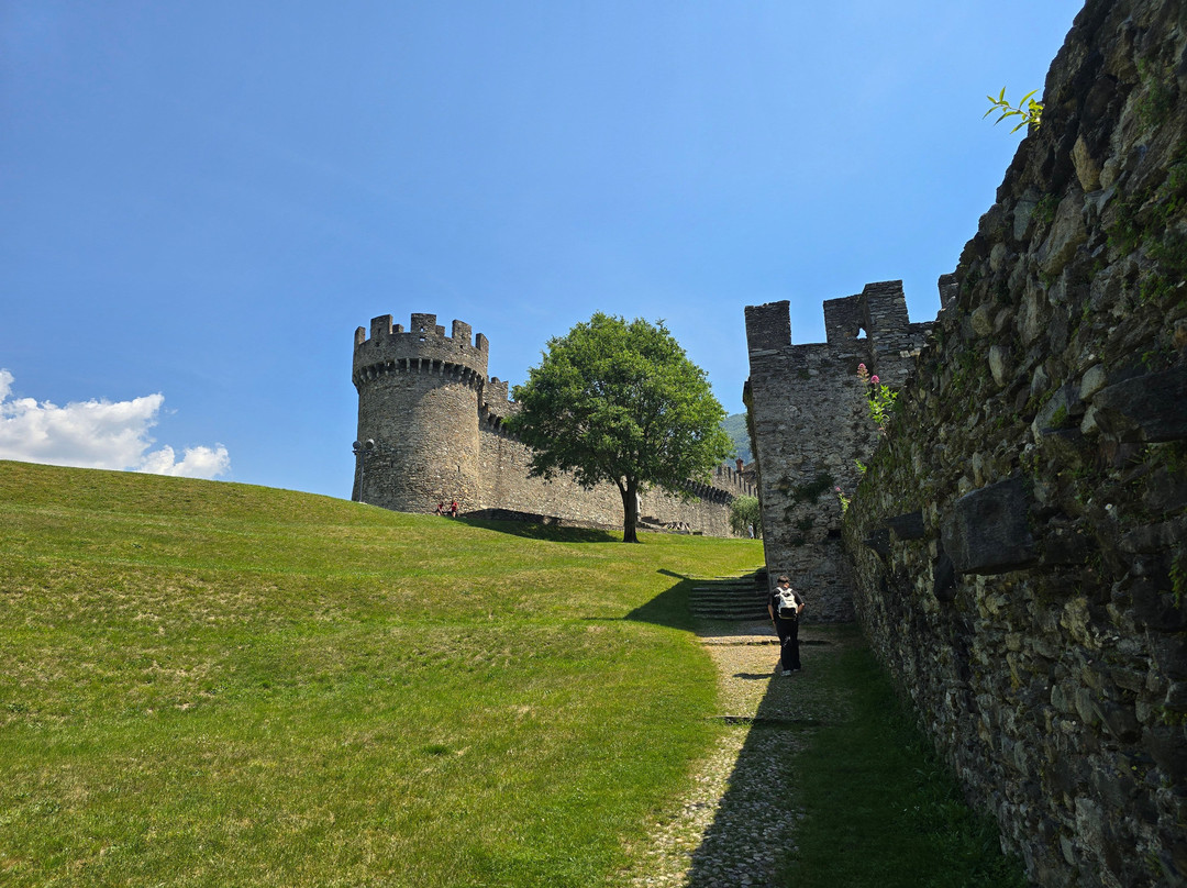 Castello di Montebello-贝林佐纳必去景点