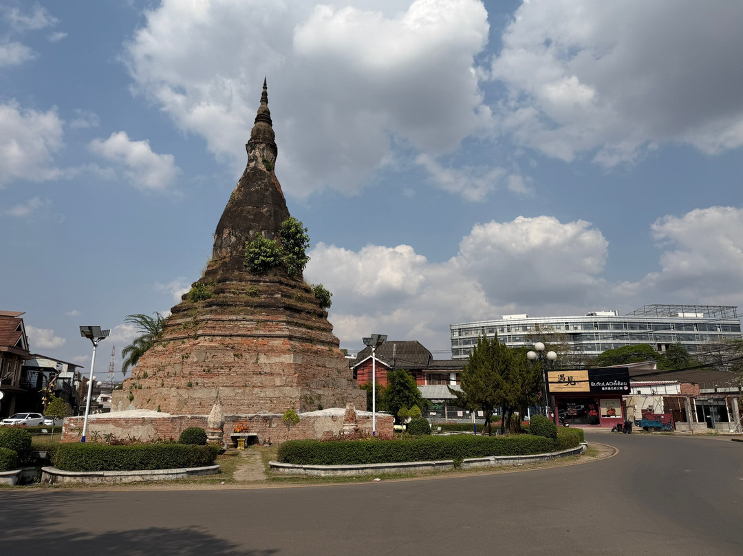 Black Stupa (That Dam)-万象必去景点