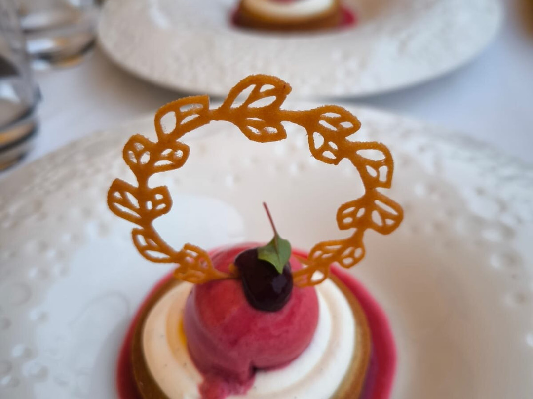 Hôtel Restaurant & SPA Julien主图