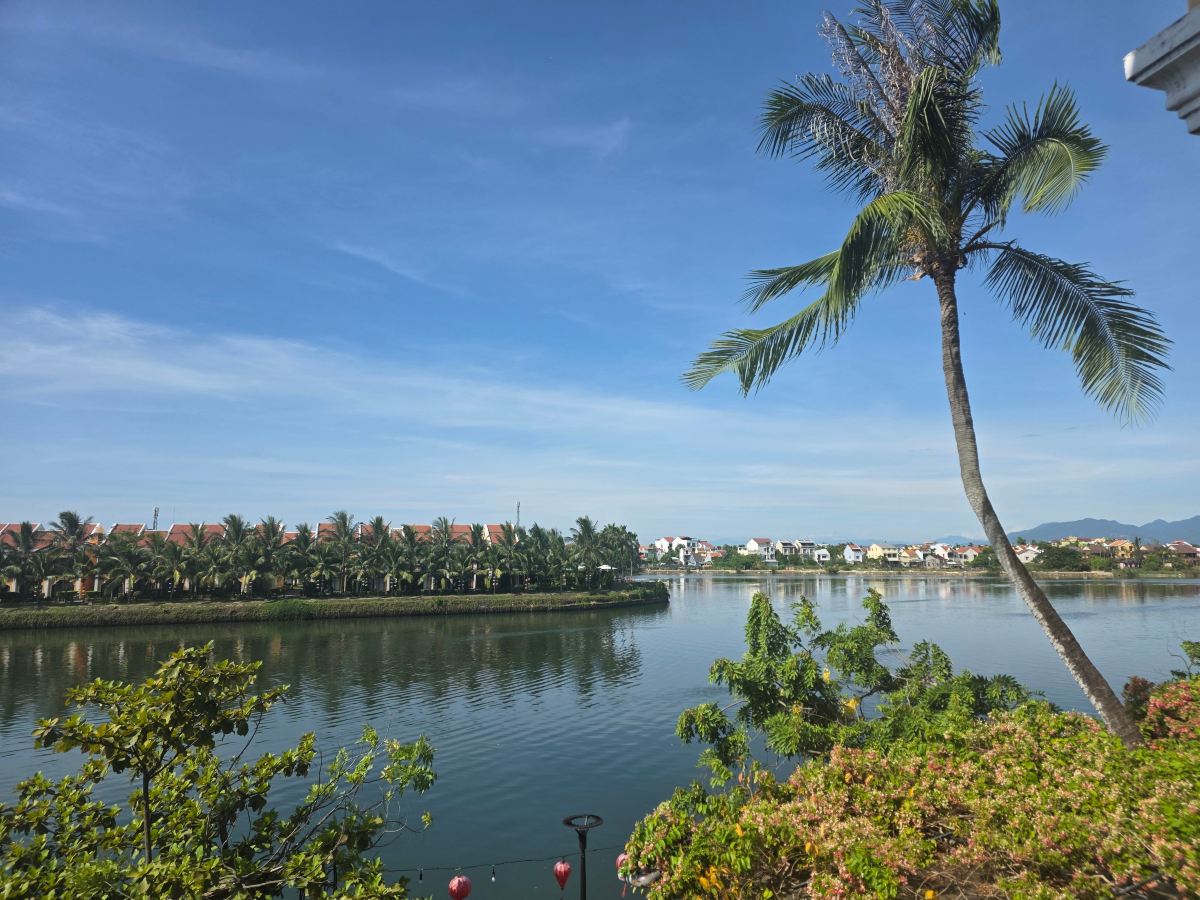 小河滨豪华水疗酒店-旅行者