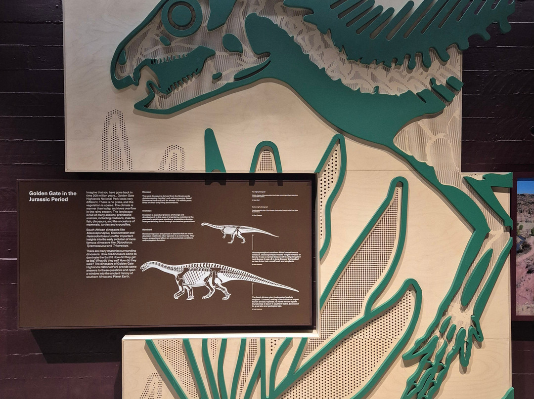 Kgodumodumo Dinosaur Interpretation Centre-克拉伦斯必去景点