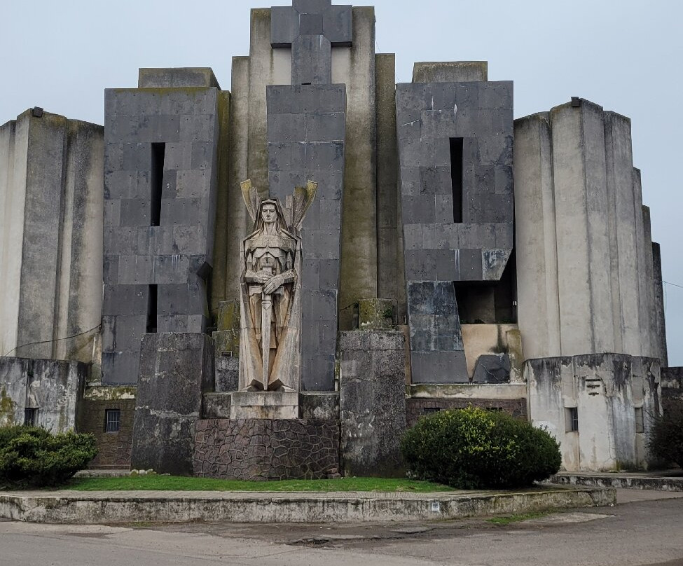 Cementerio Unico de Azul-Azul必去景点