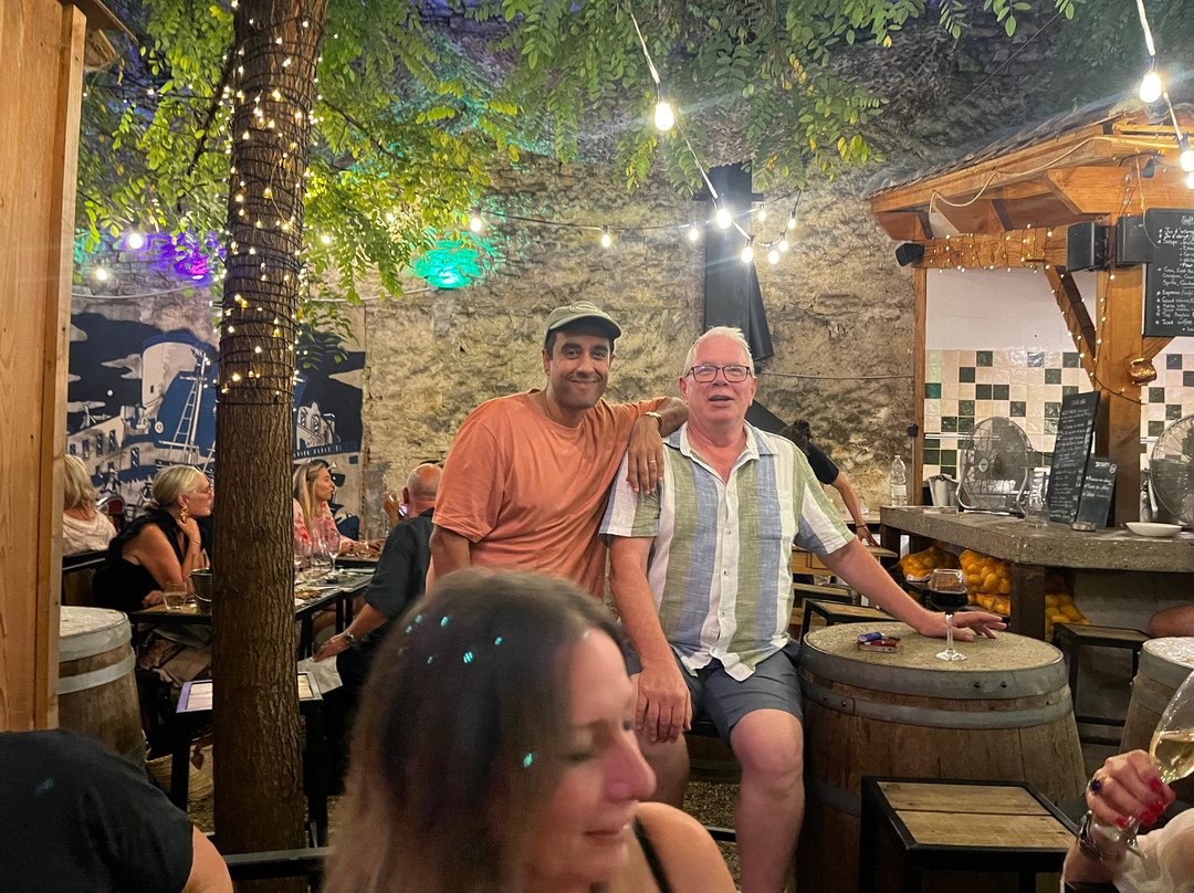 Parvis Magna Restaurant