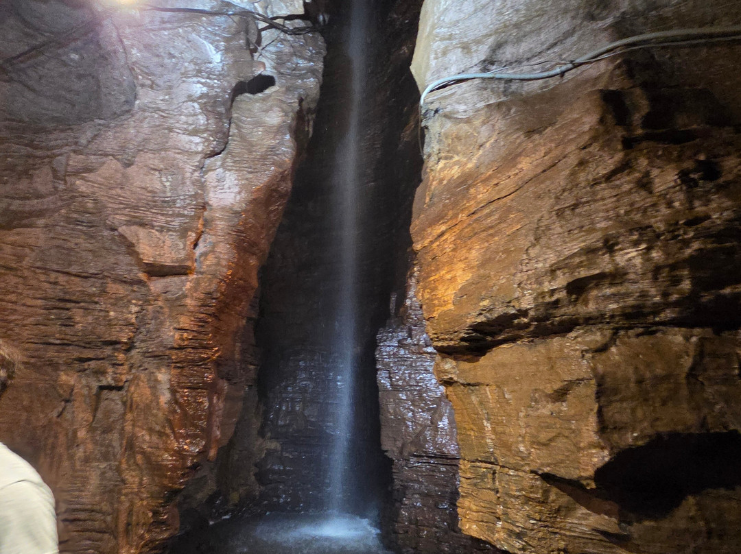 Secret Caverns-Howes Cave必去景点
