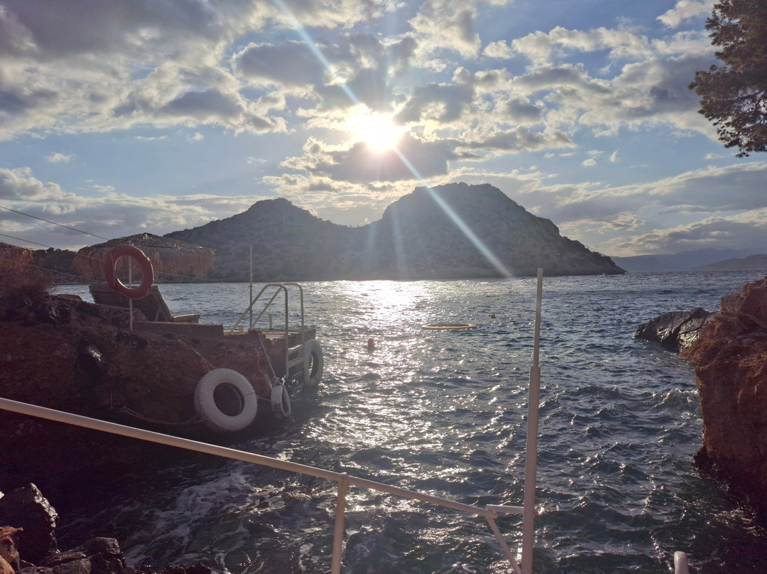Aponisos Beach-Angistri必去景点