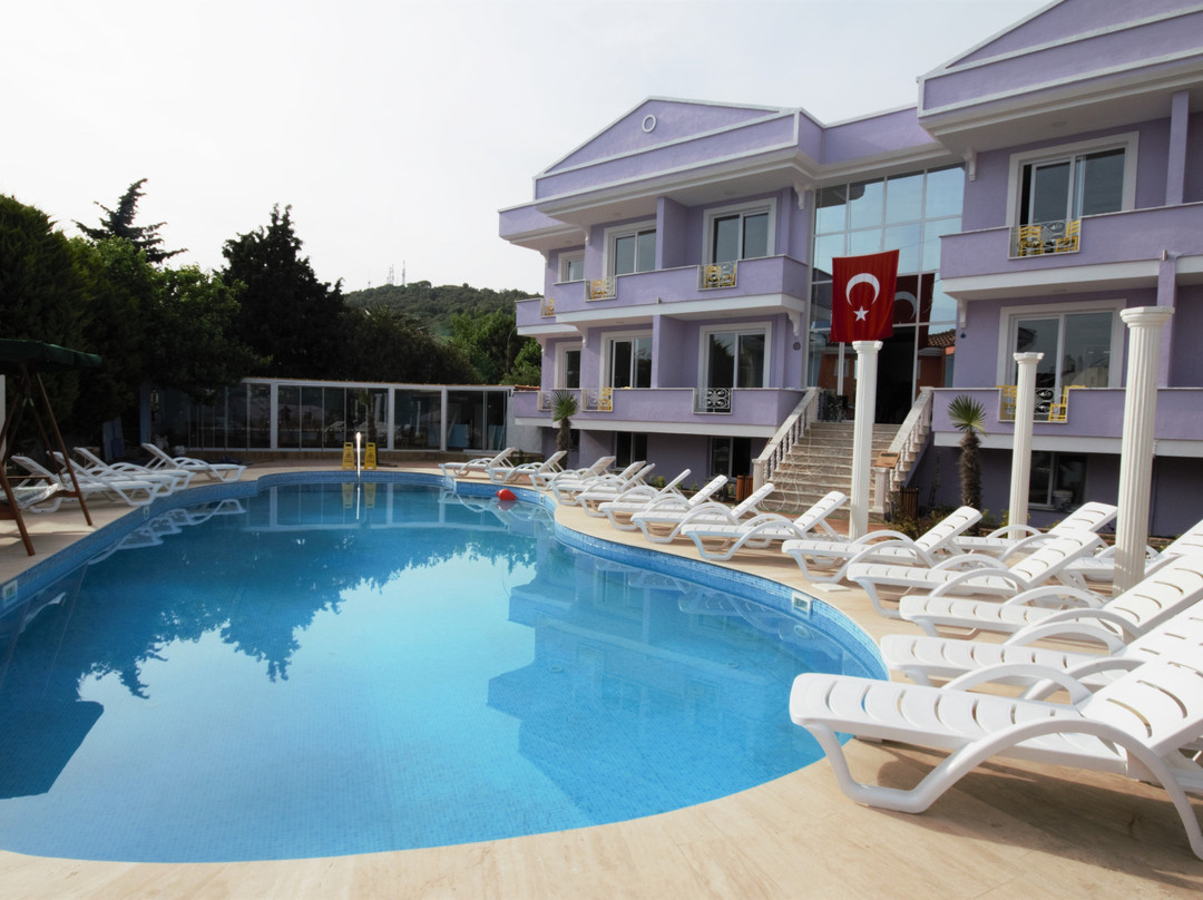 Cunda Leo Hotel