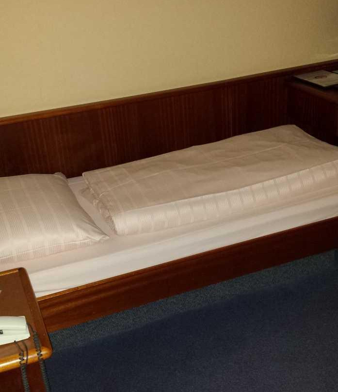 瓦尔多夫机场酒店&#47;森彻科有限公司