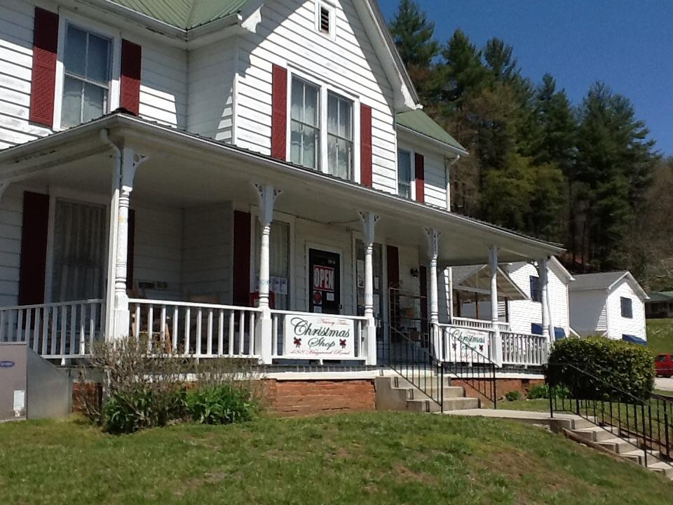Dillsboro旅游景点-Nancy Tut's Christmas Shop