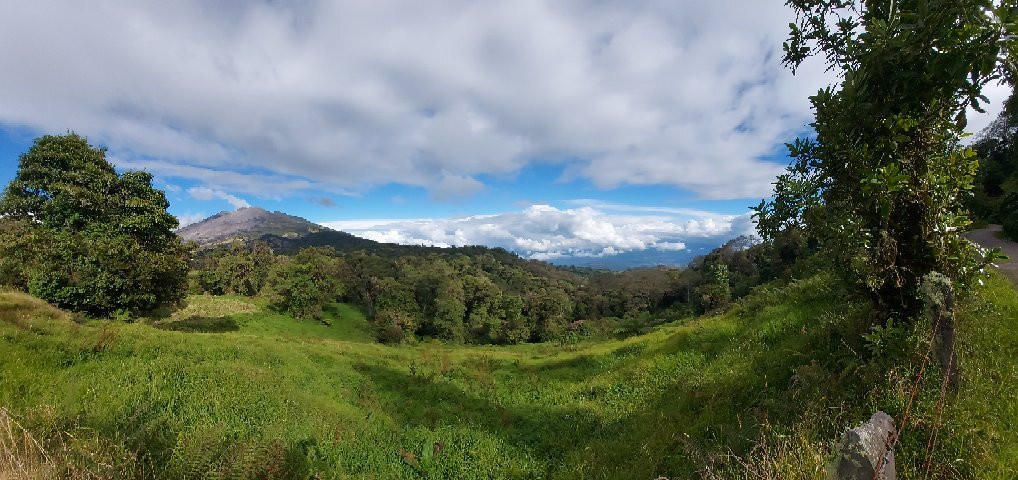 Turrialba Volcano景点图片