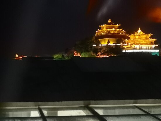 龟山公园-香格里拉县必去景点