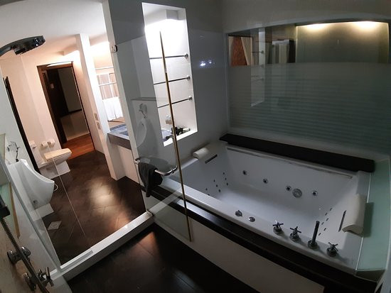 布里斯酒店主图