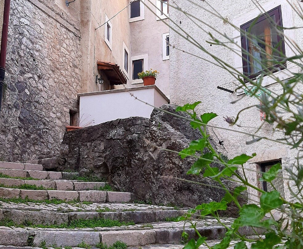 Gli antichi palazzi di Villetta Barrea景点图片