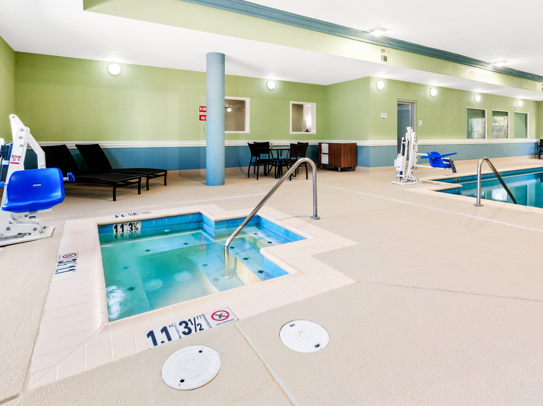 Holiday Inn Express & Suites Klamath Falls Central By IHG主图