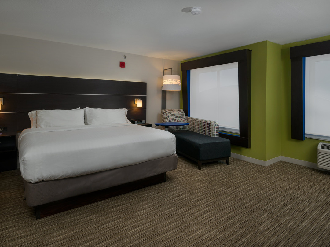 Holiday Inn Express & Suites Lawrence By IHG主图