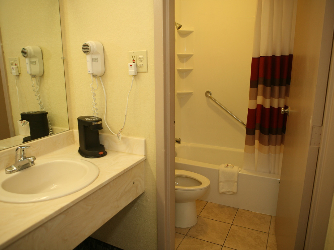 Red Roof Inn & Suites主图