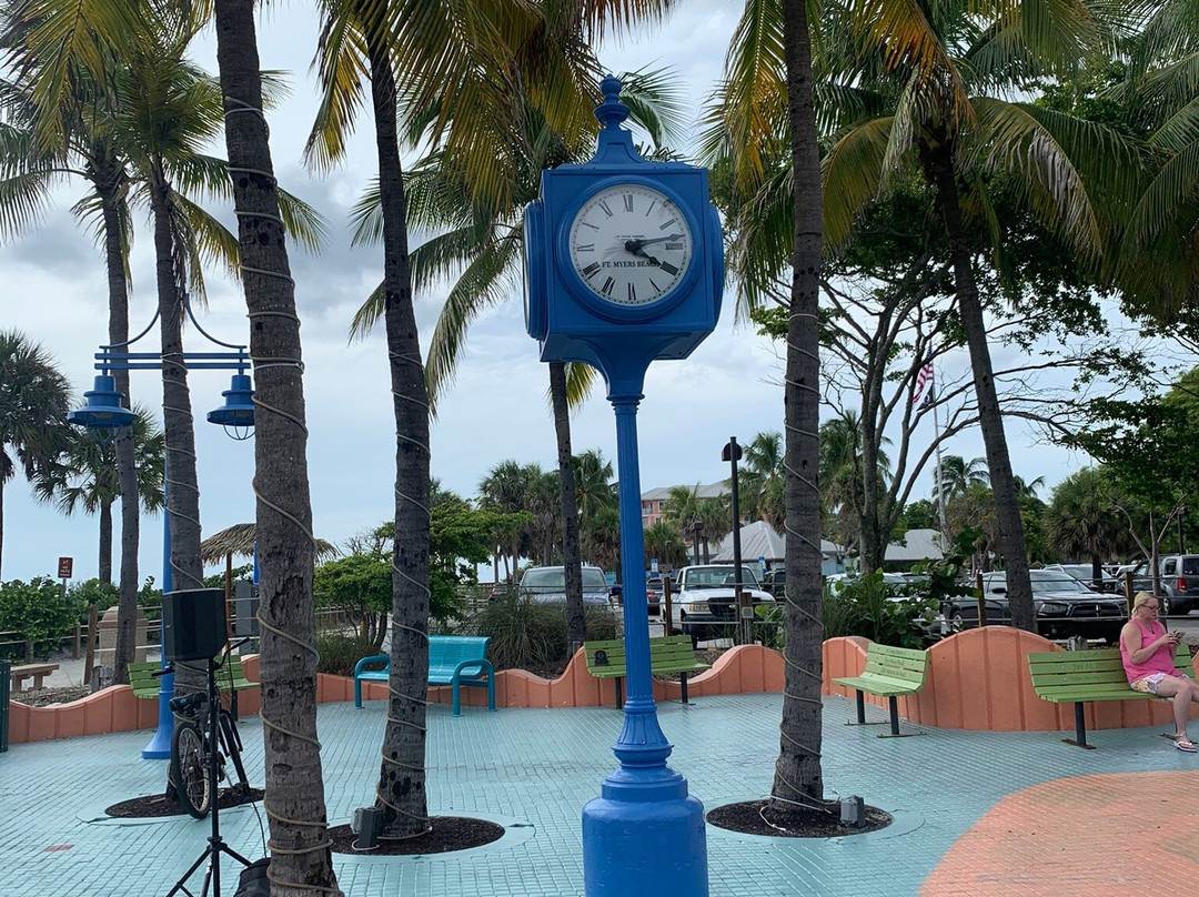 Times Square-迈尔斯堡海滩必去景点