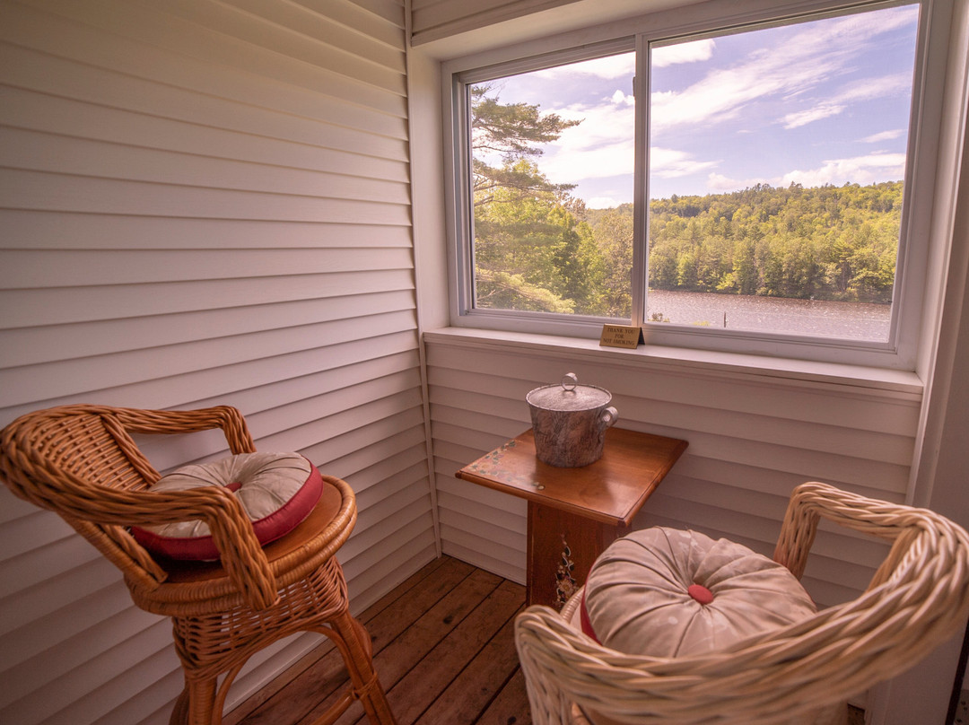 Inn by the River主图