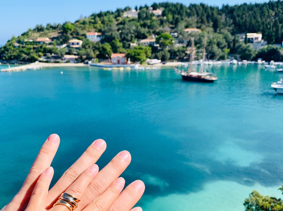 George Apergis Handmade Jewellery-Lakka必去景点